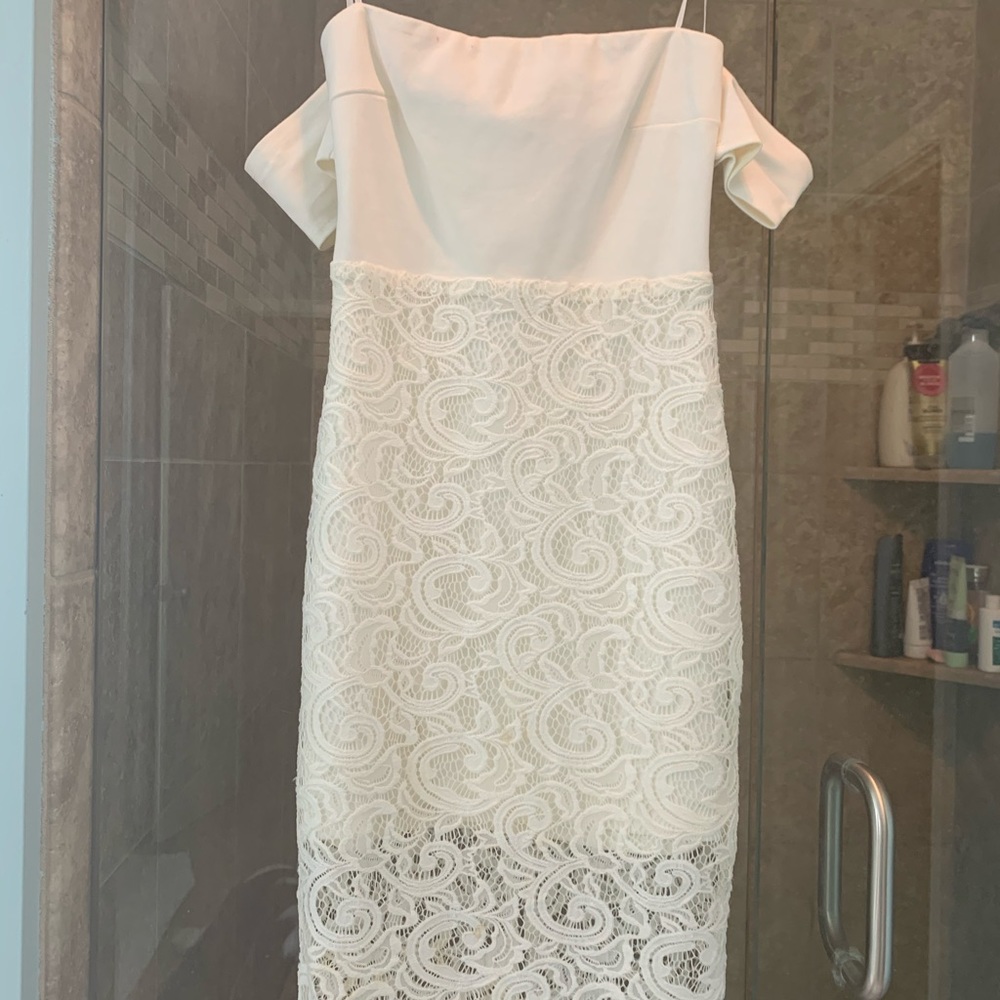 Lulu’s white lace dress